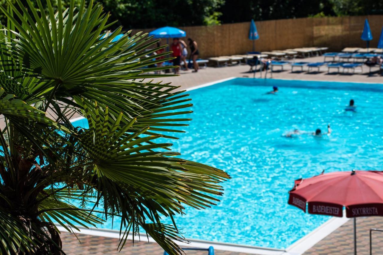 Camping Village Il Poggetto Troghi Екстериор снимка