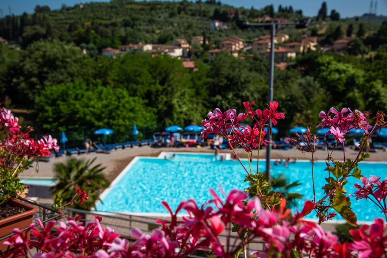 Camping Village Il Poggetto Troghi Екстериор снимка