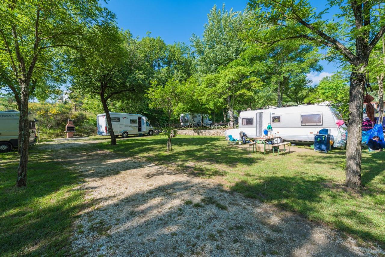 Camping Village Il Poggetto Troghi Екстериор снимка
