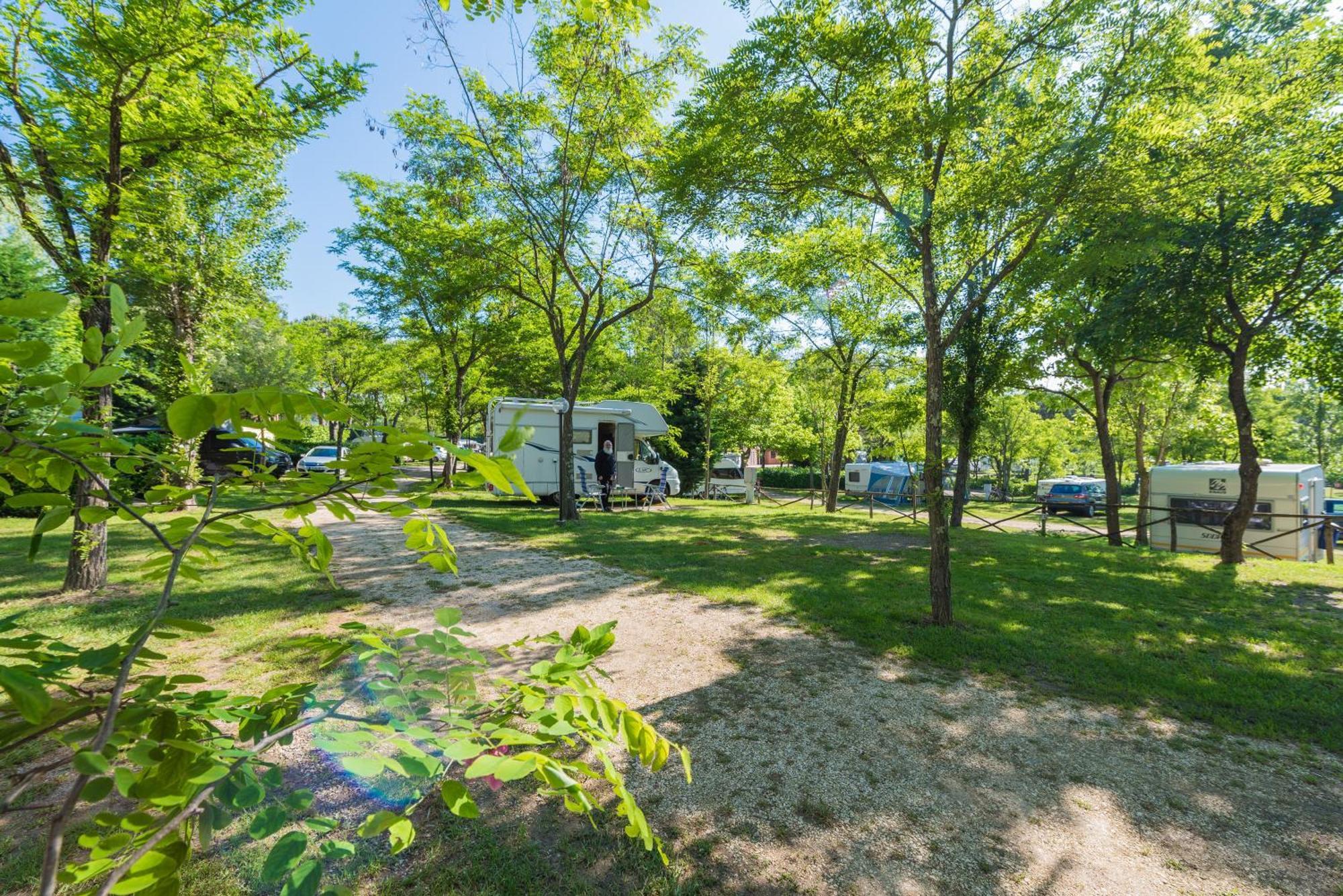 Camping Village Il Poggetto Troghi Екстериор снимка