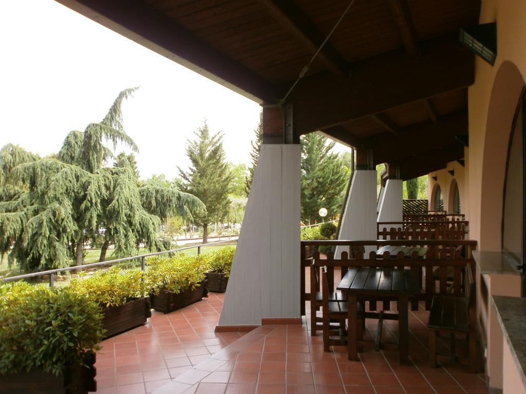 Camping Village Il Poggetto Troghi Екстериор снимка