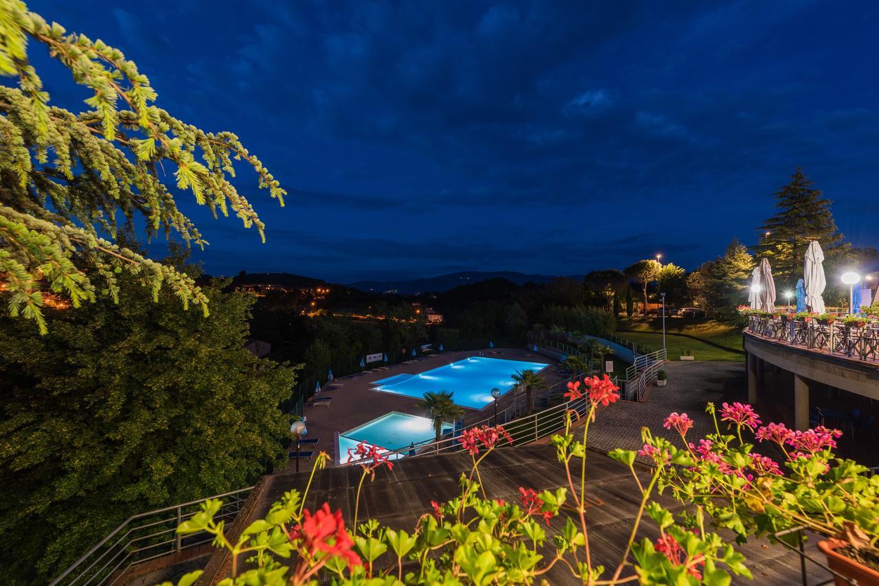 Camping Village Il Poggetto Troghi Екстериор снимка