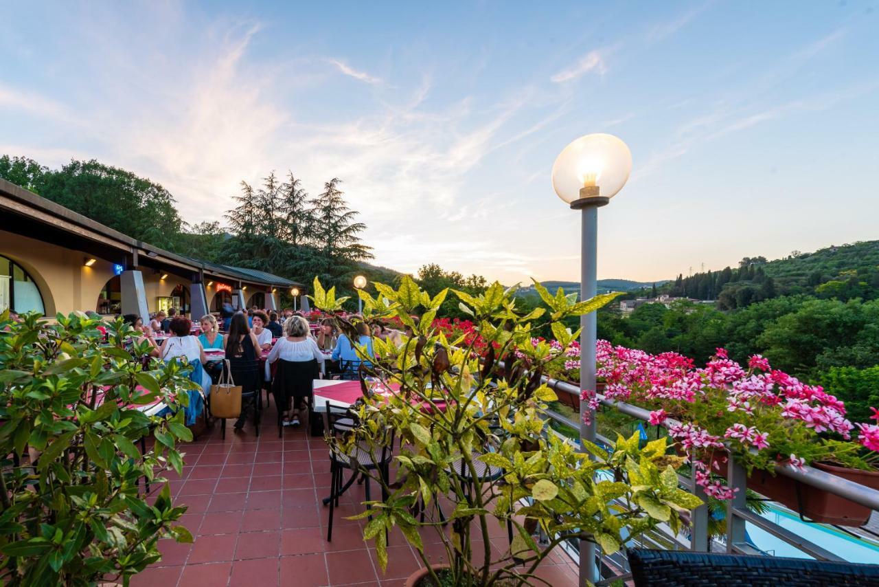 Camping Village Il Poggetto Troghi Екстериор снимка