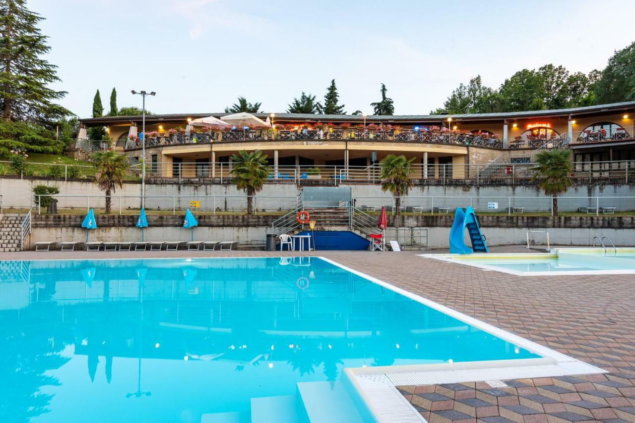 Camping Village Il Poggetto Troghi Екстериор снимка